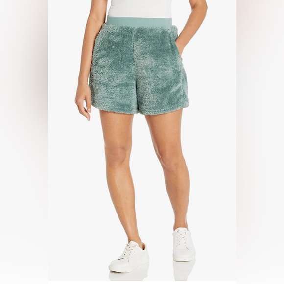 UGG Camila Sherpa Shorts Small, UGG soft Shorts - Picture 1 of 10